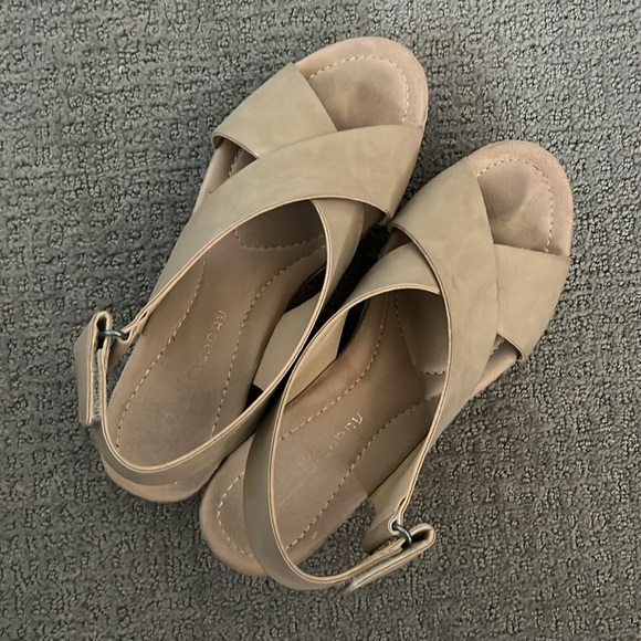 Chinese Laundry Wedges Size 8.5 - Picture 3 of 10